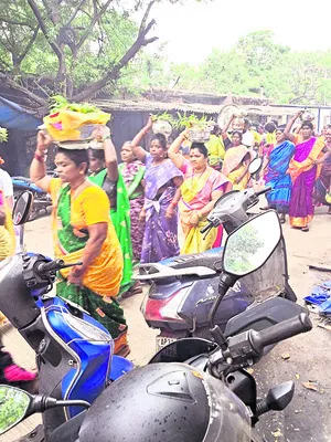 వేట సాఫీగా సాగాలని.. గంగమ్మకు పూజలు