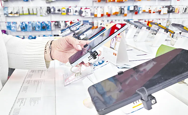Smartphone brands shift focus to offline sales in smaller towns
