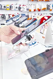 Smartphone brands shift focus to offline sales in smaller towns6