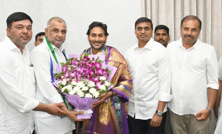 Senior Tdp Leader Sugavasi Balasubramaniam Joins Ysrcp