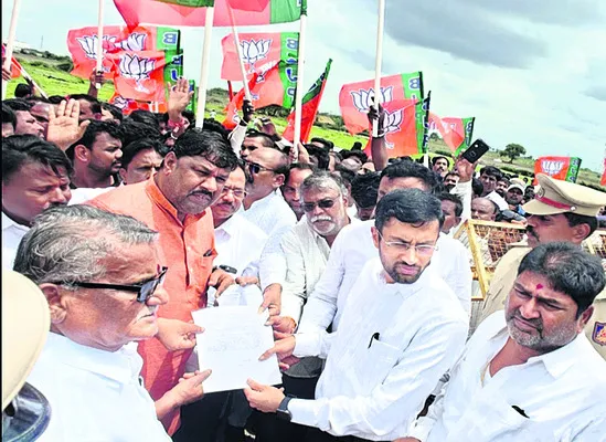 కేంద్ర మంత్రిపై నోరు జారడం తగదు 