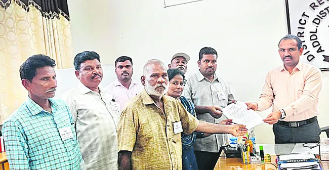 సమస్యలు పరిష్కరించకపోతే పోరుబాట