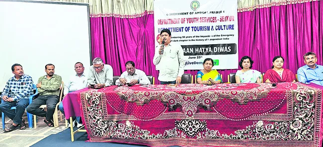 రాజ్యాంగంపై అవగాహన ఉండాలి