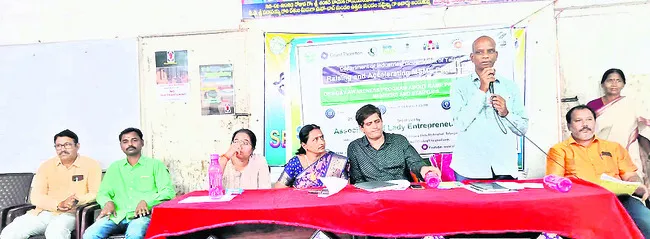 మహిళలు పారిశ్రామికవేత్తలుగా ఎదగాలి