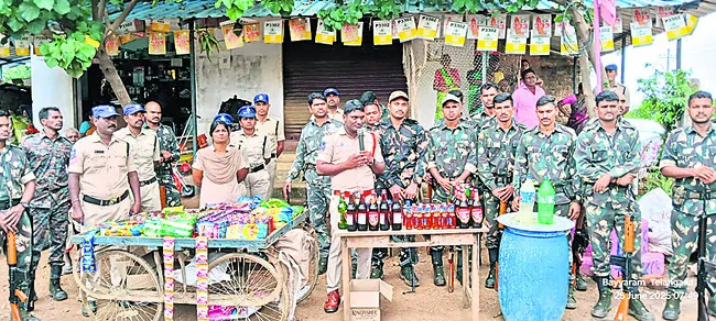మద్యం, గుట్కా ప్యాకెట్ల స్వాధీనం