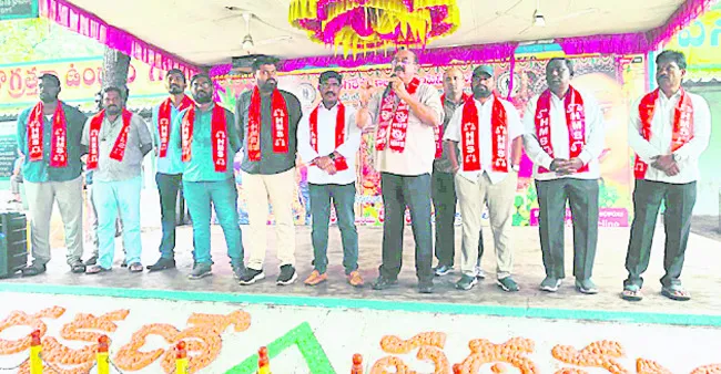 కార్మికులపై వేధింపులు మానుకోవాలి