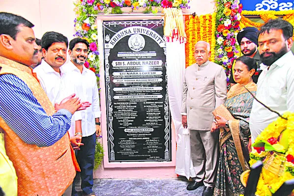 గవర్నర్కు ఘన స్వాగతం