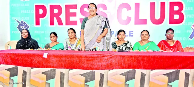 మహిళలపై అఘాయిత్యాలను అడ్డుకోలేరా?