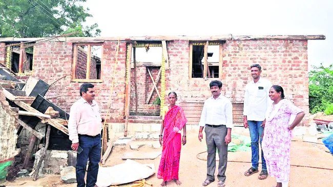 ఇందిరమ్మ ఇళ్ల నిర్మాణం వేగవంతం
