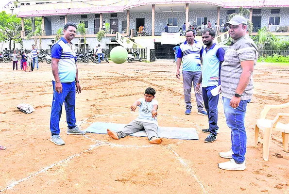 స్పోర్ట్స్‌ స్కూల్‌లో ప్రవేశానికి ఎంపిక పోటీలు