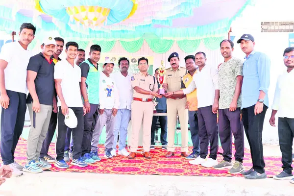 యువత యాంటీ డ్రగ్స్ సోల్జర్స్గా పనిచేయాలి