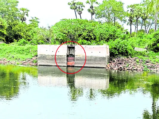 నాట్లలోనే నీటి గోస