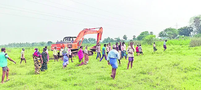 మట్టి అక్రమ తవ్వకాలు ఆపండి