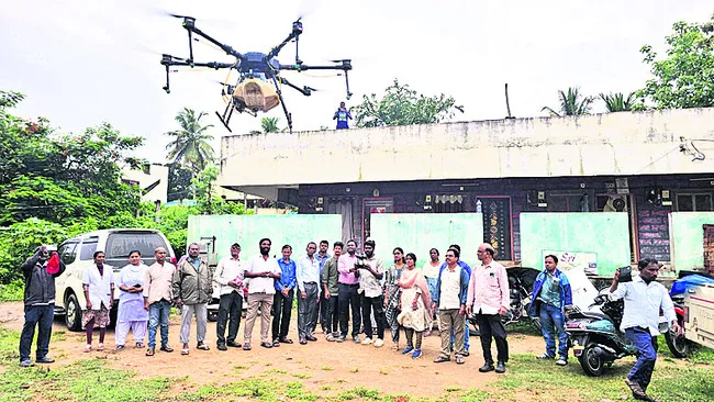 డ్రోన్లతో మలేరియా మందు పిచికారీ