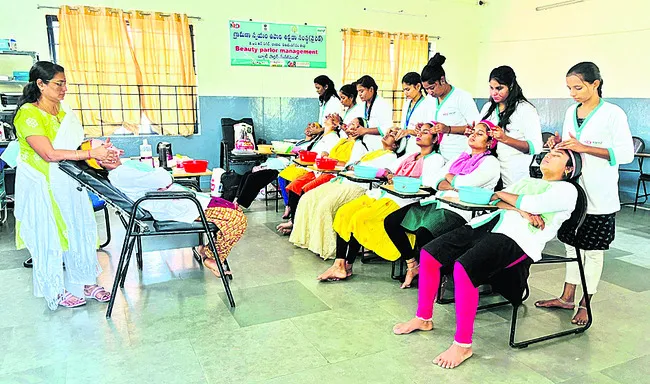 అందమే