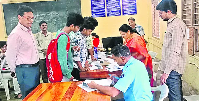 683 మంది సర్టిఫికెట్ల పరిశీలన పూర్తి