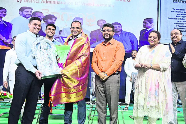 సమష్టి కృషితోనే విజయం సాధించాం