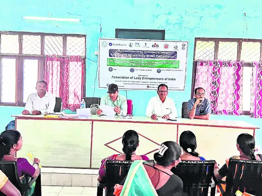 స్వయం సహాయక సంఘాల అభివృద్ధే లక్ష్యం