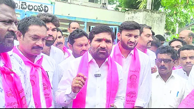 షెట్టర్ల కేటాయింపుల్లో అక్రమాలు