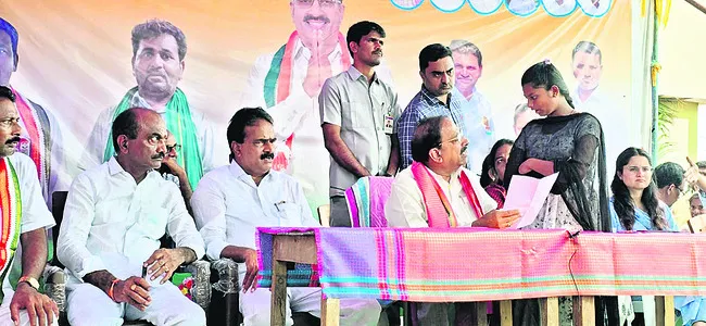 విద్యతోనే పేదరికం దూరం