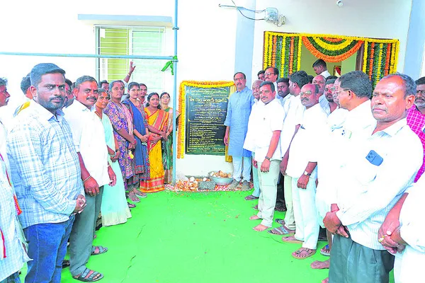 గ్రామాల అభివృద్ధికి ప్రభుత్వం పెద్దపీట