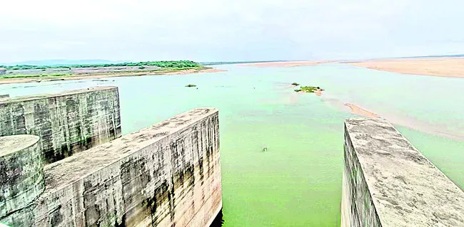 పెరుగుతున్న వరద ప్రవాహం