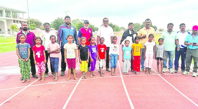 స్పోర్ట్స్ స్కూల్కు 14 మంది ఎంపిక