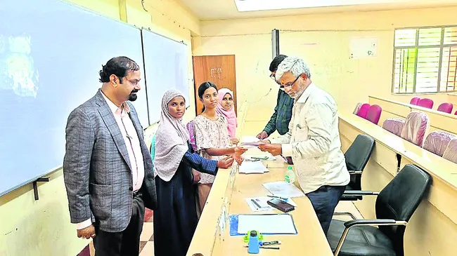 ఆర్జీయూకేటీలో ధ్రువపత్రాల పరిశీలన