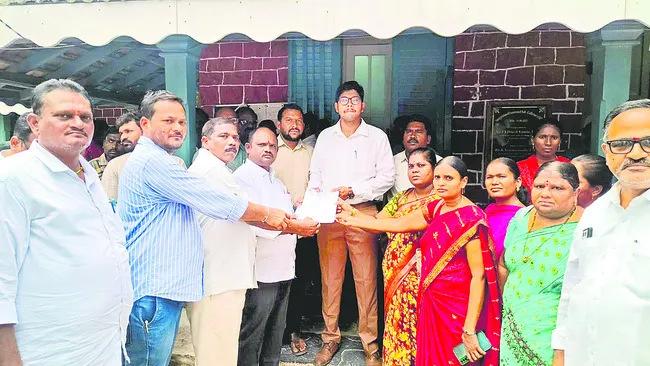 సచివాలయ ఉద్యోగుల ఆందోళన