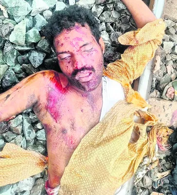 రైలు ఢీకొని వ్యక్తి దుర్మరణం
