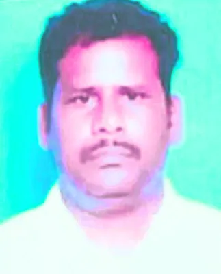 రోడ్డు ప్రమాదంలో ఔట్ సోర్సింగ్ ఉద్యోగి మృతి