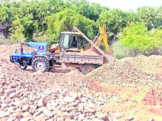 పిల్లాపేరును చెరిపేస్తున్నారు