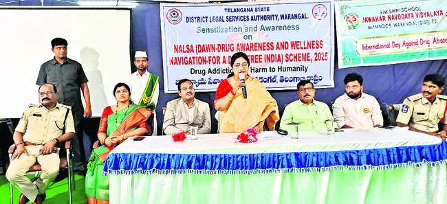 మత్తు పదార్థాలకు దూరంగా ఉండాలి
