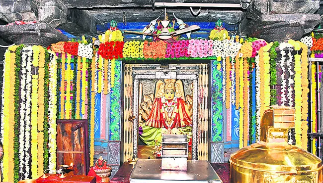 భద్రకాళి అమ్మవారికి సహస్ర కలశాభిషేకం