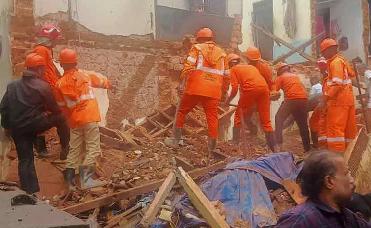 Kerala Thrissur Kodakara Building Collapse Incident updates