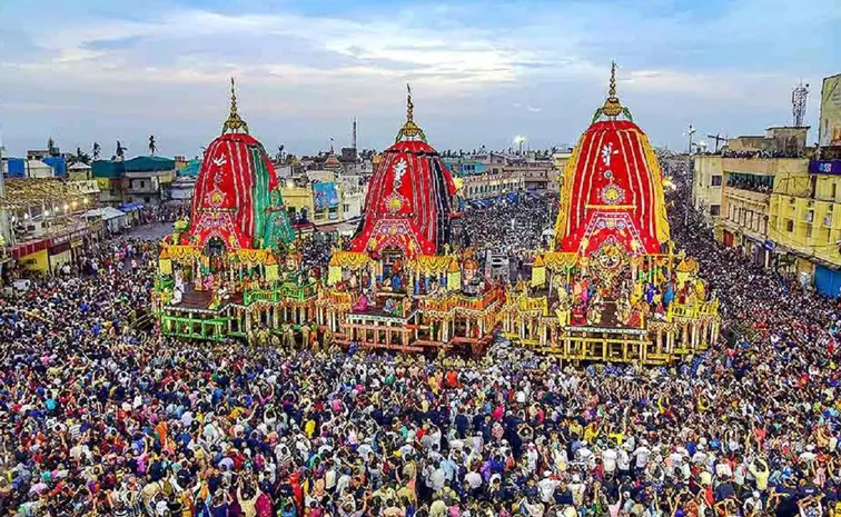 కాసేపట్లో పూరీ రథయాత్ర.. భారీగా తరలిన భక్తులు