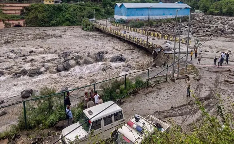 Himachal Pradesh floods kills 4 and some peoples missing