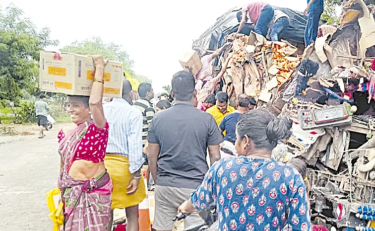 Mancherial Road Accident: Public Rushes to Take Santoor Soap Boxes