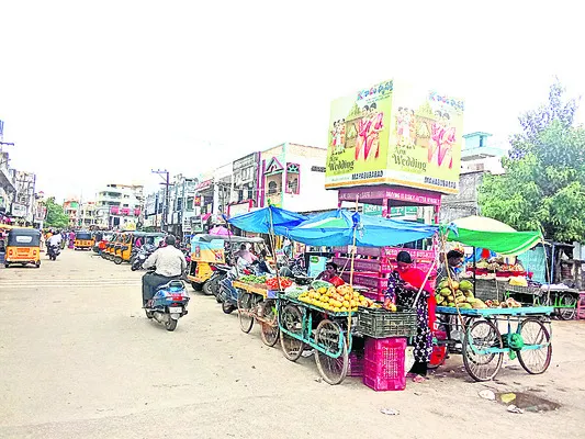 ట్రాఫిక్ కష్టాలు..