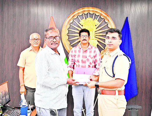 రిటైర్డ్ హోంగార్డుకు ఆర్థిక సాయం