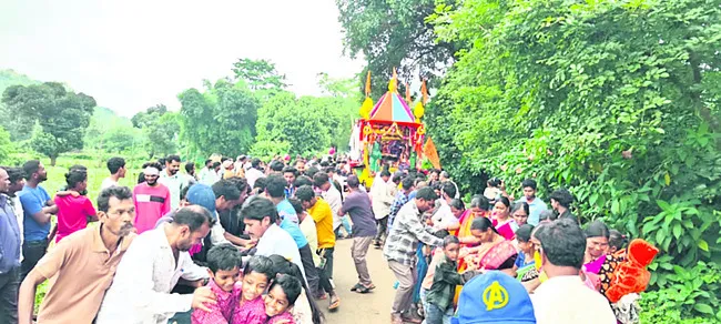 జగన్నాథుని రథయాత్రకు పోటెత్తిన భక్తజనం