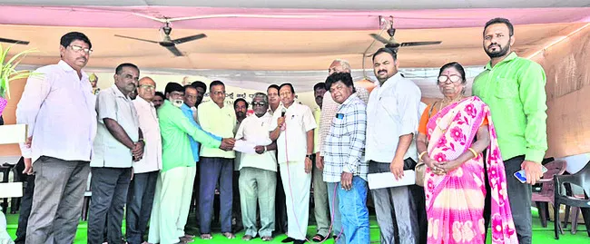 పోరాట యోధులను బెదిరించడం తగదు