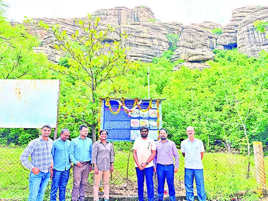 చారిత్రక ప్రాధాన్యతను తెలుసుకోవాలి