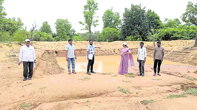 భూగర్భ జలాల పనుల పరిశీలన