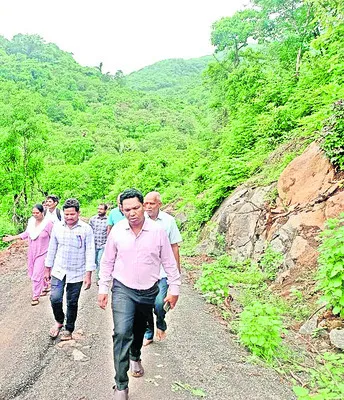 అధికారుల్లో కదలిక