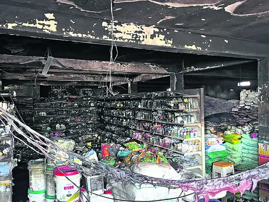 షార్ట్ సర్క్యూట్తో ఎరువుల దుకాణం దగ్ధం