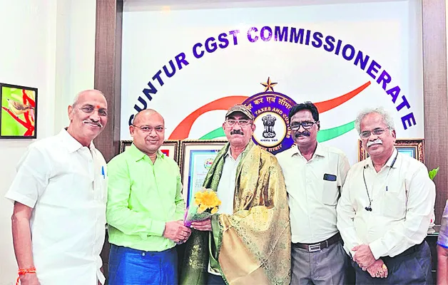 కేంద్ర ఆరోగ్య పథకం ఎల్ఏసీ మెంబర్గా గుమ్మడి