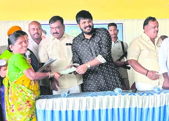పేట అభివృద్ధికి కట్టుబడి ఉన్నా