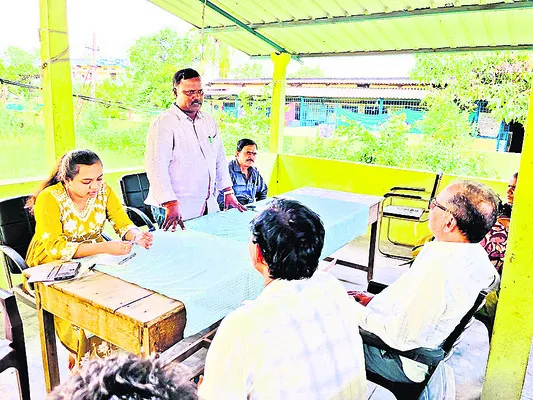 అర్హతకు మించి వైద్యం చేయొద్దు