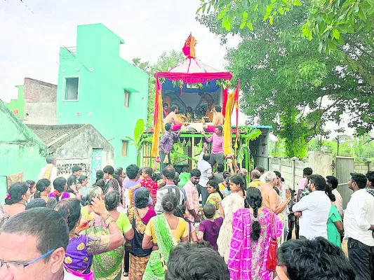 కనులపండువగా జగన్నాథుని రథయాత్ర 